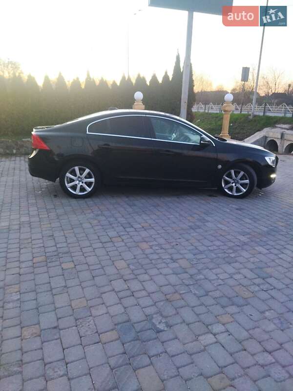 Седан Volvo S60 2016 в Хмельницком