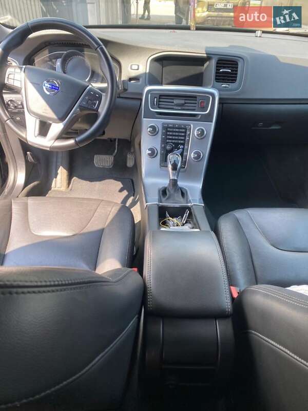 Седан Volvo S60 2016 в Хмельницком