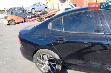 Седан Volvo S60 2019 в 