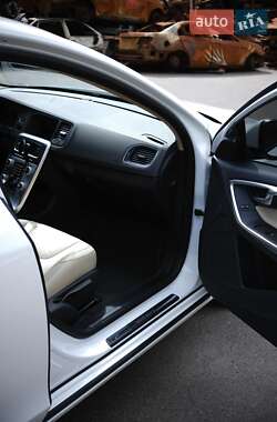 Седан Volvo S60 2016 в 