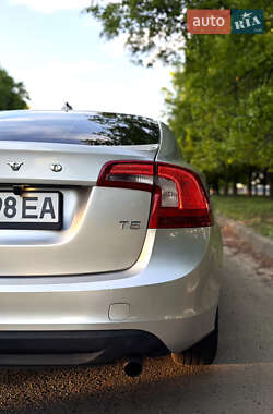 Седан Volvo S60 2012 в 