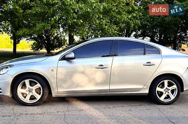 Седан Volvo S60 2012 в 