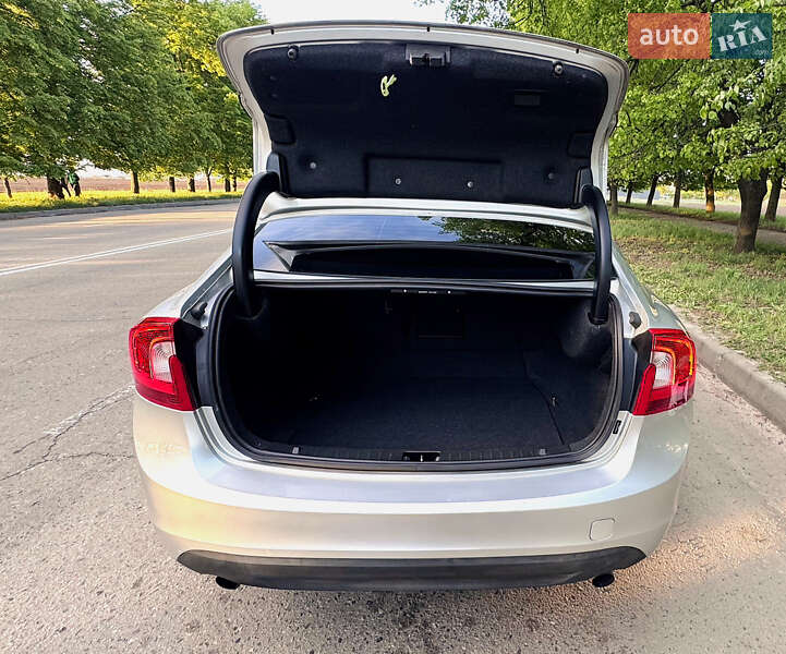Седан Volvo S60 2012 в Ромнах фото 17 Седан Volvo S60 2012 в Ромнах