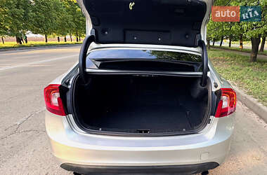 Седан Volvo S60 2012 в 