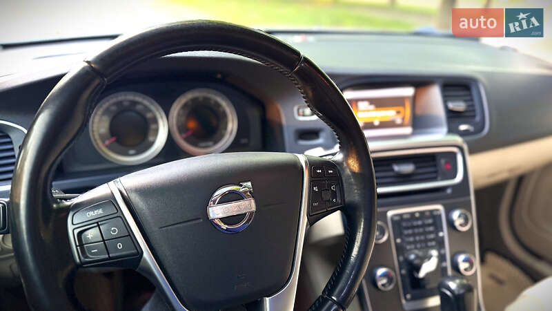 Седан Volvo S60 2012 в Ромнах фото 23 Седан Volvo S60 2012 в Ромнах