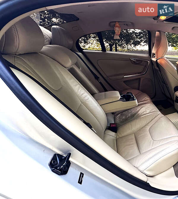 Седан Volvo S60 2012 в Ромнах фото 29 Седан Volvo S60 2012 в Ромнах