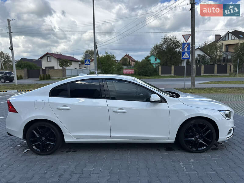 Седан Volvo S60 2017 в Львові