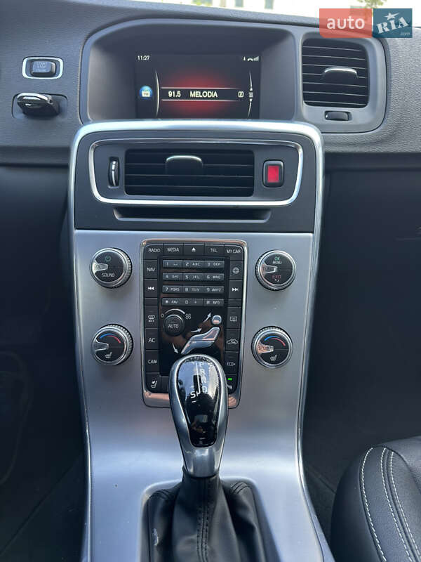 Седан Volvo S60 2017 в Львові