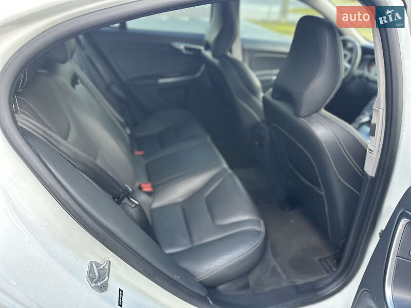 Седан Volvo S60 2017 в Львові