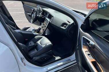 Седан Volvo S60 2015 в 