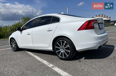 Седан Volvo S60 2015 в 