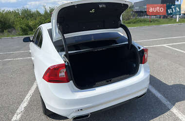Седан Volvo S60 2015 в 