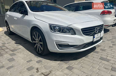 Седан Volvo S60 2015 в 