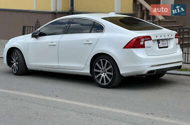 Седан Volvo S60 2015 в Чернівцях