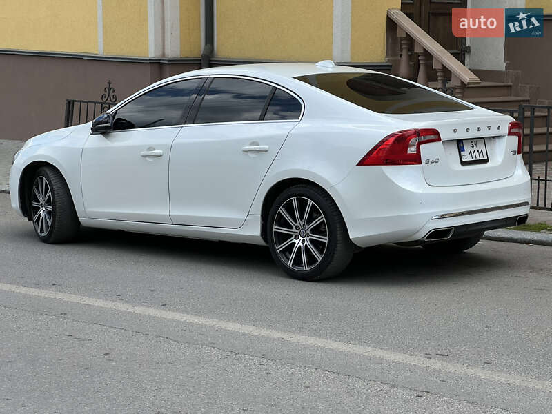 Седан Volvo S60 2015 в 