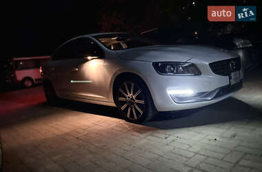 Седан Volvo S60 2015 в 