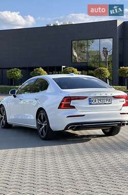 Седан Volvo S60 2019 в 