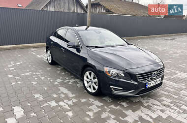 Седан Volvo S60 2015 в Полонному