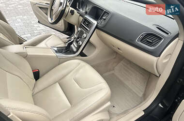 Седан Volvo S60 2015 в 