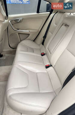 Седан Volvo S60 2015 в 