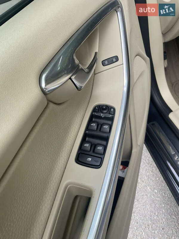 Седан Volvo S60 2010 в Житомире