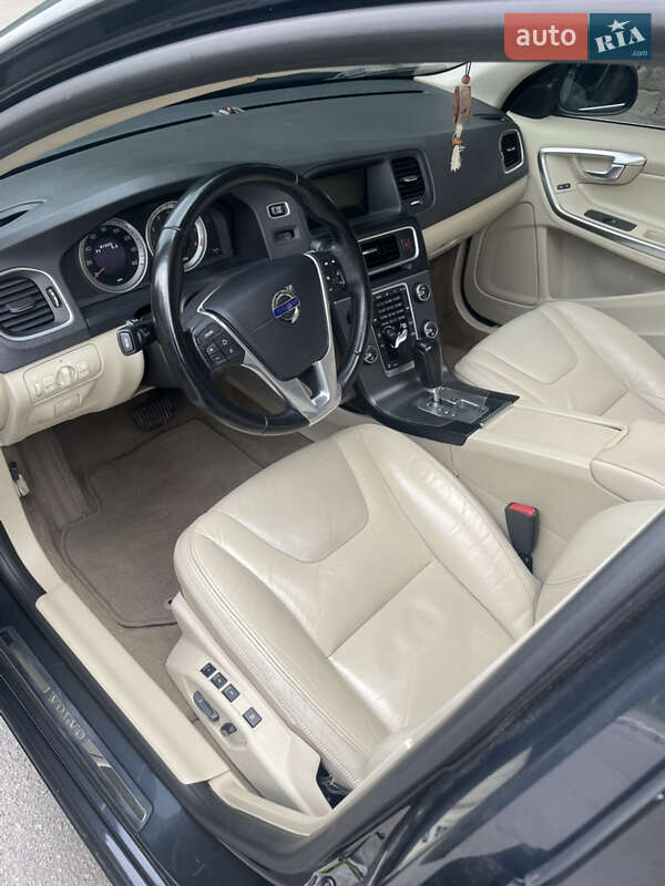 Седан Volvo S60 2010 в Житомире