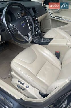 Седан Volvo S60 2010 в 