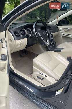 Седан Volvo S60 2010 в 