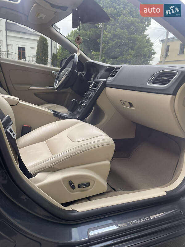 Седан Volvo S60 2010 в Житомире