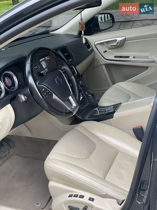 Седан Volvo S60 2010 в Житомире