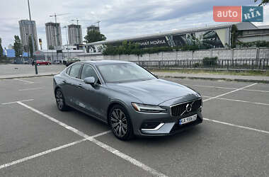 Седан Volvo S60 2019 в 