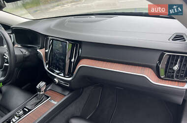 Седан Volvo S60 2019 в 