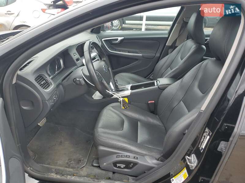 Седан Volvo S60 2016 в Львові