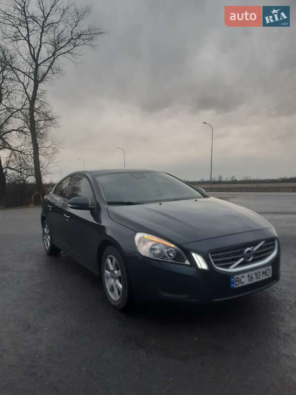 Седан Volvo S60 2012 в Львове