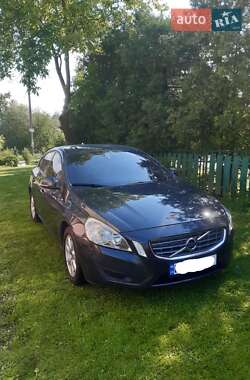 Седан Volvo S60 2012 в Львові