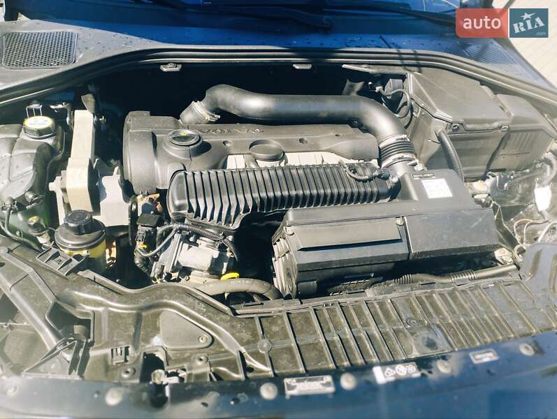 Седан Volvo S60 2014 в Львові