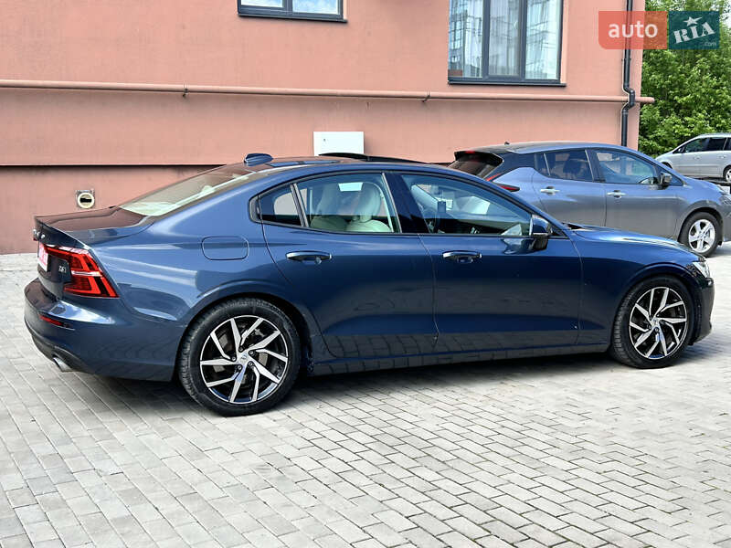 Седан Volvo S60 2019 в Рівному