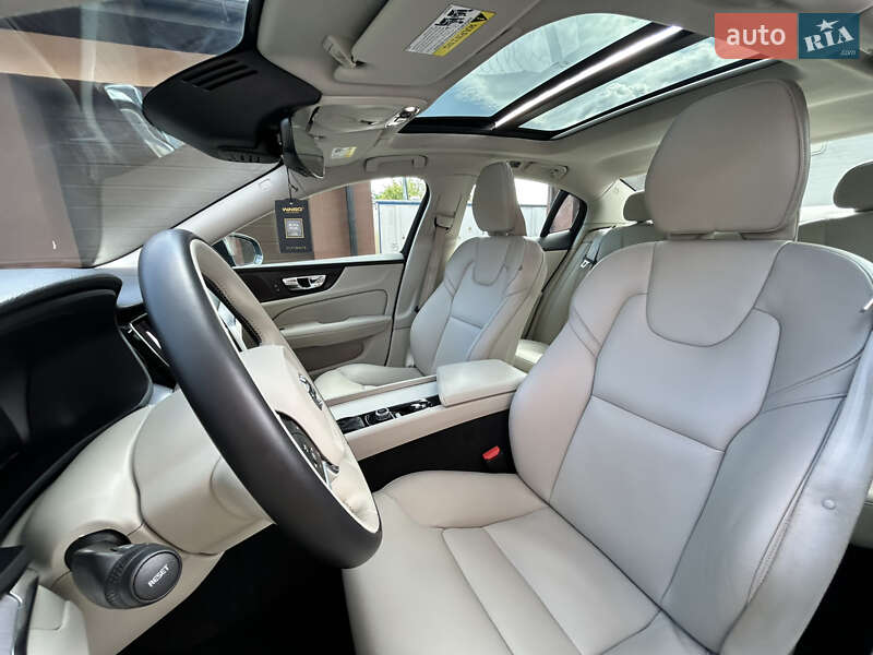 Седан Volvo S60 2019 в Рівному