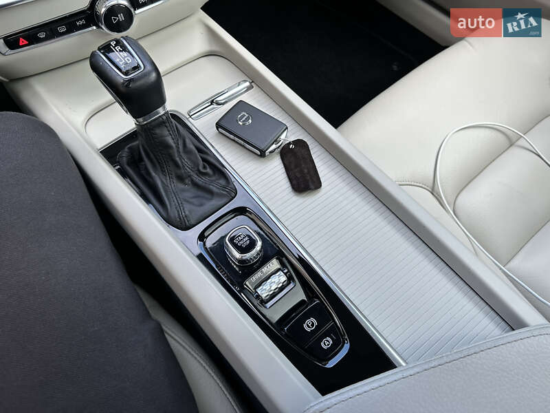 Седан Volvo S60 2019 в Рівному