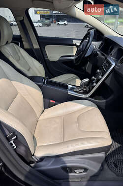 Седан Volvo S60 2010 в 
