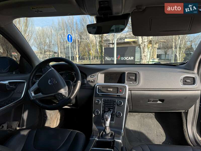 Седан Volvo S60 2015 в Киеве