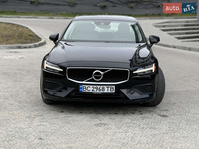 Седан Volvo S60 2019 в Новояворовске