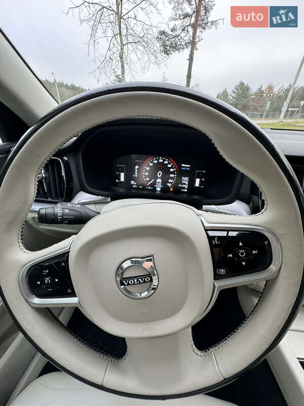 Седан Volvo S60 2019 в Новояворовске
