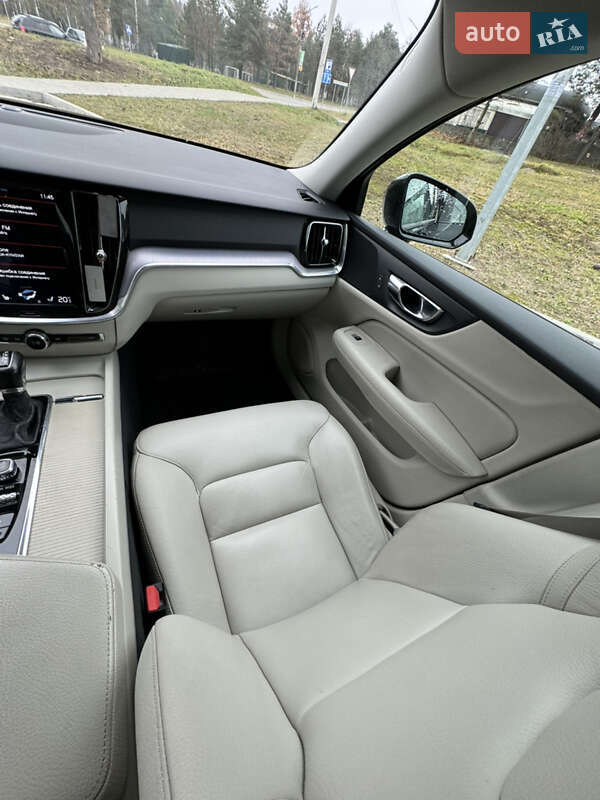 Седан Volvo S60 2019 в Новояворовске