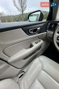 Седан Volvo S60 2019 в 