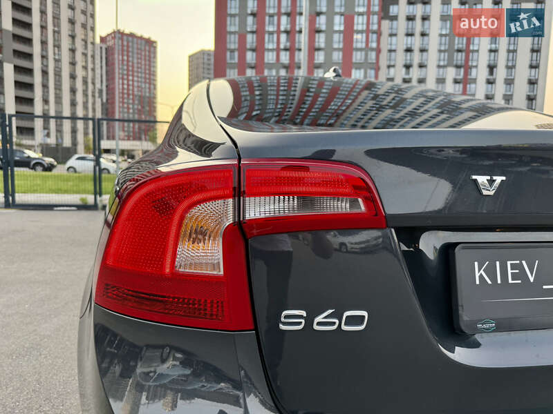 Седан Volvo S60 2014 в Киеве