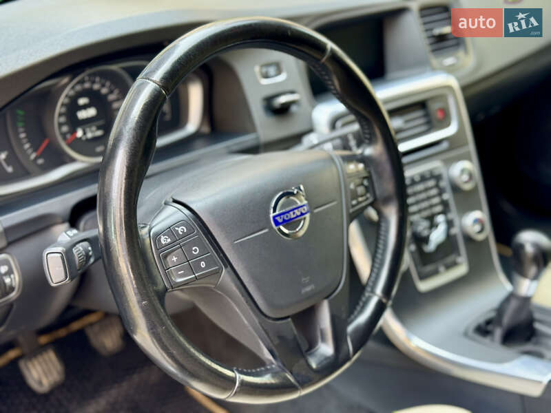 Седан Volvo S60 2014 в Ивано-Франковске