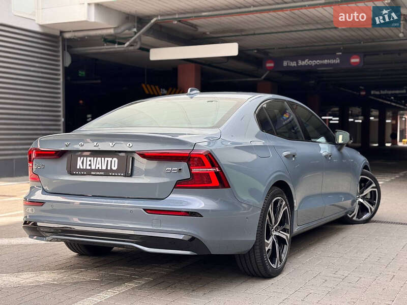Седан Volvo S60 2023 в Киеве