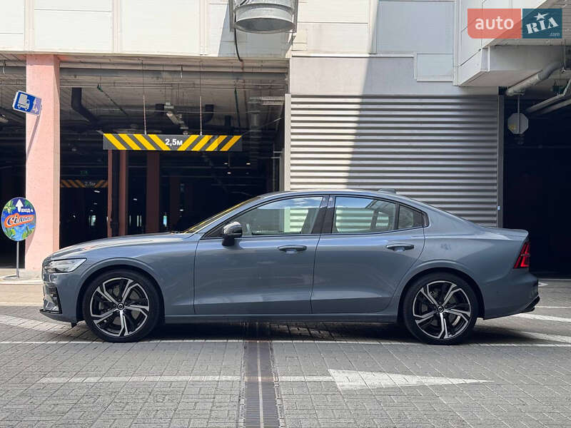 Седан Volvo S60 2023 в Киеве