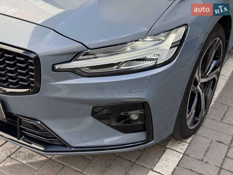 Седан Volvo S60 2023 в Киеве
